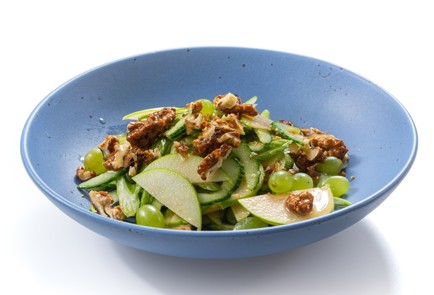 Фото шага рецепта Салат с грецкими орехами и сельдереем 174798 шаг 10  