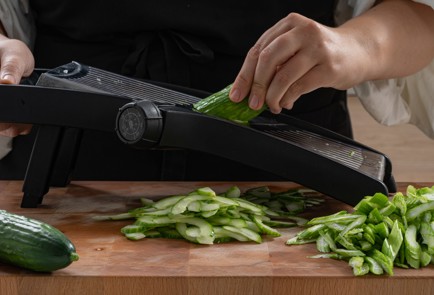 Фото шага рецепта Салат с грецкими орехами и сельдереем 174798 шаг 5  