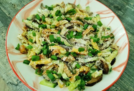 Фото шага рецепта Салат с грибами и яйцом 189099 шаг 10  