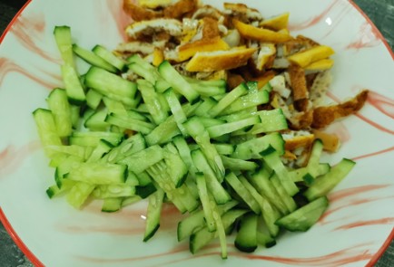 Фото шага рецепта Салат с грибами и яйцом 189099 шаг 2  