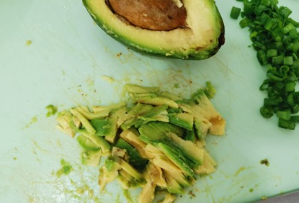 Фото шага рецепта Салат с грибами и яйцом 189099 шаг 6  