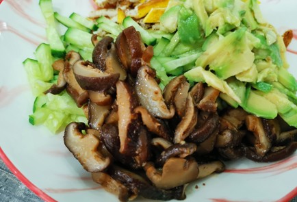 Фото шага рецепта Салат с грибами и яйцом 189099 шаг 8  