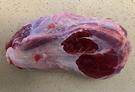 Фото шага рецепта Салат с грудинкой и базиликом 189741 шаг 1  