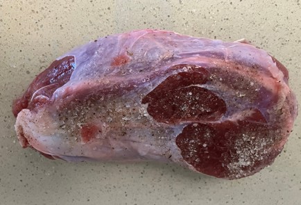 Фото шага рецепта Салат с грудинкой и базиликом 189741 шаг 2  