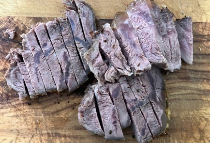 Фото шага рецепта Салат с грудинкой и базиликом 189741 шаг 8  