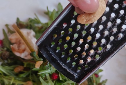 Фото шага рецепта Салат с грушей и руколой 188121 шаг 10