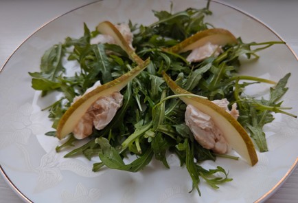 Фото шага рецепта Салат с грушей и руколой 188121 шаг 6