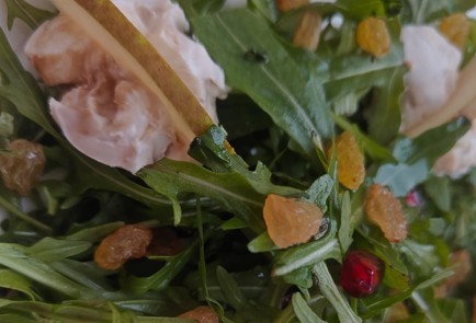 Фото шага рецепта Салат с грушей и руколой 188121 шаг 9