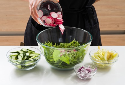 Фото шага рецепта Салат с грядки 152514 шаг 8  