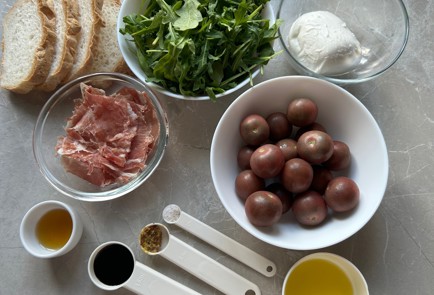 Фото шага рецепта Салат с хамоном и руколой 174536 шаг 1  