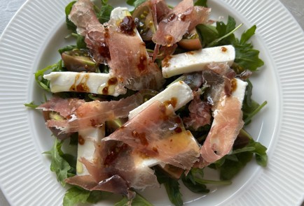 Фото шага рецепта Салат с хамоном и руколой 174536 шаг 10  