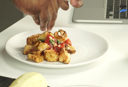 Фото шага рецепта Салат с хрустящими баклажанами и сладким соусом чили 125553 шаг 3  