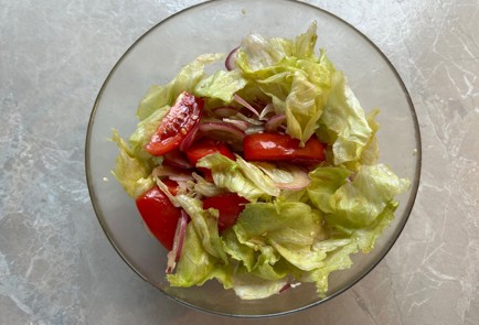 Фото шага рецепта Салат с хрустящими баклажанами 187058 шаг 10  