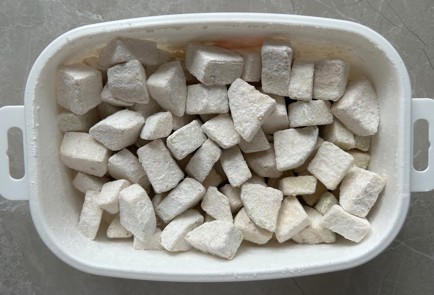 Фото шага рецепта Салат с хрустящими баклажанами 187058 шаг 6  