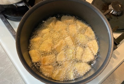 Фото шага рецепта Салат с хрустящими баклажанами 187058 шаг 8  