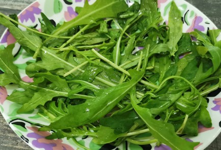 Фото шага рецепта Салат с хурмой и сыром 175208 шаг 1  