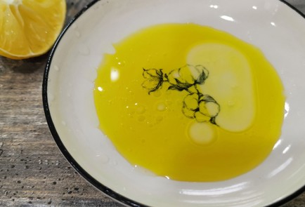 Фото шага рецепта Салат с хурмой и сыром 175208 шаг 7  