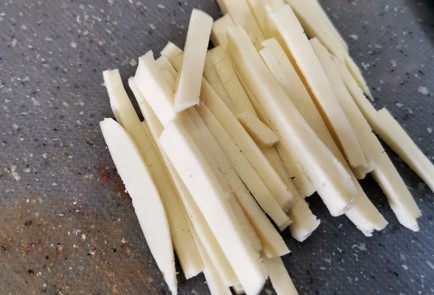 Фото шага рецепта Салат с индейкой и сулугуни 173588 шаг 10  