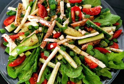 Фото шага рецепта Салат с индейкой и сулугуни 173588 шаг 12  