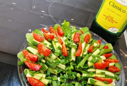 Фото шага рецепта Салат с индейкой и сулугуни 173588 шаг 7  