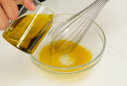 Фото шага рецепта Салат с инжиром авокадо и фермерским сыром 93794 шаг 2  