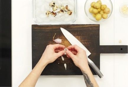 Фото шага рецепта Салат с кальмарами и перепелиными яйцами 81346 шаг 3  