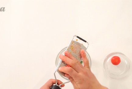 Фото шага рецепта Салат с кальмарами овощами и копченым сыром 31628 шаг 4  