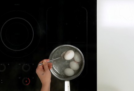 Фото шага рецепта Салат с кальмарами 140134 шаг 1  