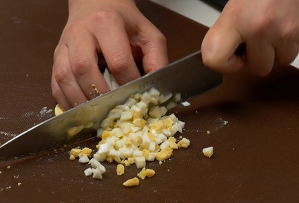 Фото шага рецепта Салат с кальмарами 140134 шаг 2  