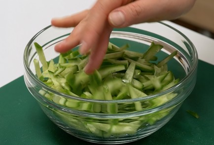 Фото шага рецепта Салат с кальмарами 140134 шаг 5  