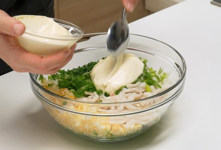 Фото шага рецепта Салат с кальмарами 140134 шаг 7  