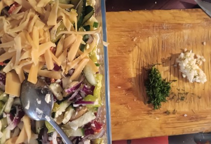 Фото шага рецепта Салат с кальмарами 174752 шаг 6  