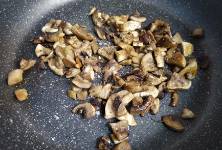 Фото шага рецепта Салат с кальмарами 190519 шаг 4  