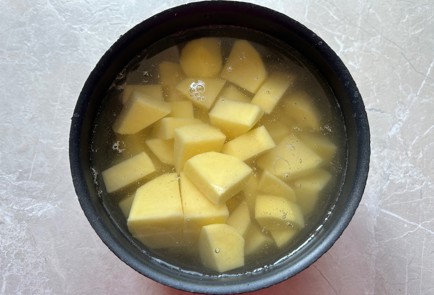 Фото шага рецепта Салат с картофелем 190016 шаг 2  