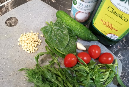 Фото шага рецепта Салат с кедровыми орехами 173583 шаг 1  