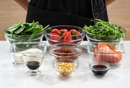 Фото шага рецепта Салат с клубникой 189153 шаг 1  