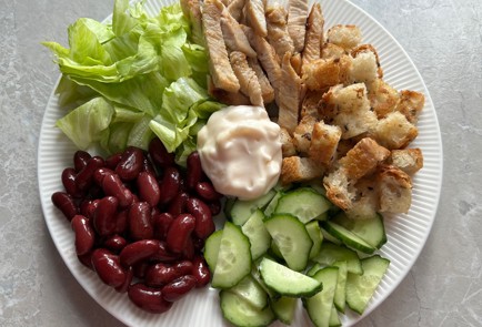 Фото шага рецепта Салат с консервированной фасолью и индейкой 174111 шаг 10  