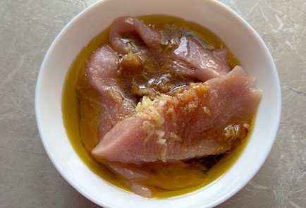 Фото шага рецепта Салат с консервированной фасолью и индейкой 174111 шаг 3  