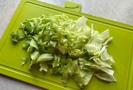 Фото шага рецепта Салат с консервированной фасолью и индейкой 174111 шаг 5  