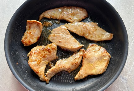 Фото шага рецепта Салат с консервированной фасолью и индейкой 174111 шаг 8  