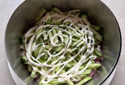 Фото шага рецепта Салат с консервированными шампиньонами 175159 шаг 14  