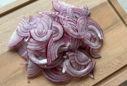 Фото шага рецепта Салат с консервированными шампиньонами 175159 шаг 2  