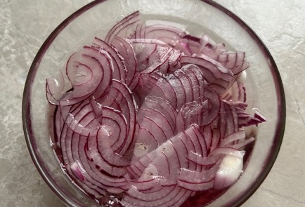 Фото шага рецепта Салат с консервированными шампиньонами 175159 шаг 4  