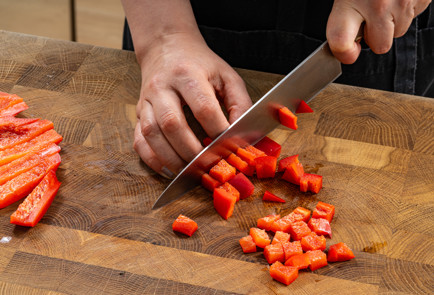 Фото шага рецепта Салат с копченой форелью 189270 шаг 5  