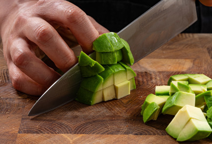 Фото шага рецепта Салат с копченой форелью 189270 шаг 6  