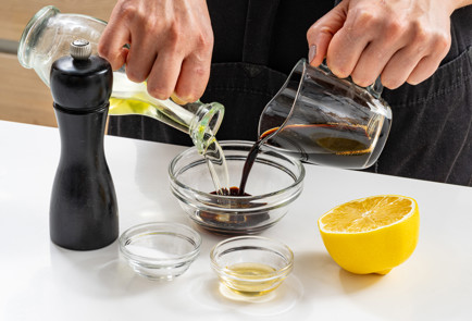 Фото шага рецепта Салат с копченой форелью 189270 шаг 9  