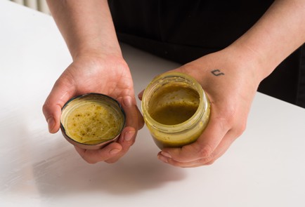 Фото шага рецепта Салат с копченым беконом грушей и голубым сыром 152407 шаг 8  