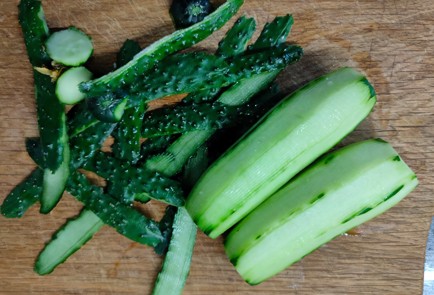 Фото шага рецепта Салат с крабовыми палочками рисом и кукурузой 175138 шаг 6  