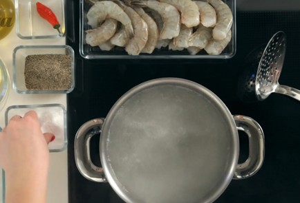 Фото шага рецепта Салат с креветками и кунжутом 21742 шаг 2  