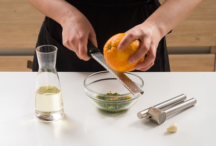 Фото шага рецепта Салат с креветками на гриле 152409 шаг 1  